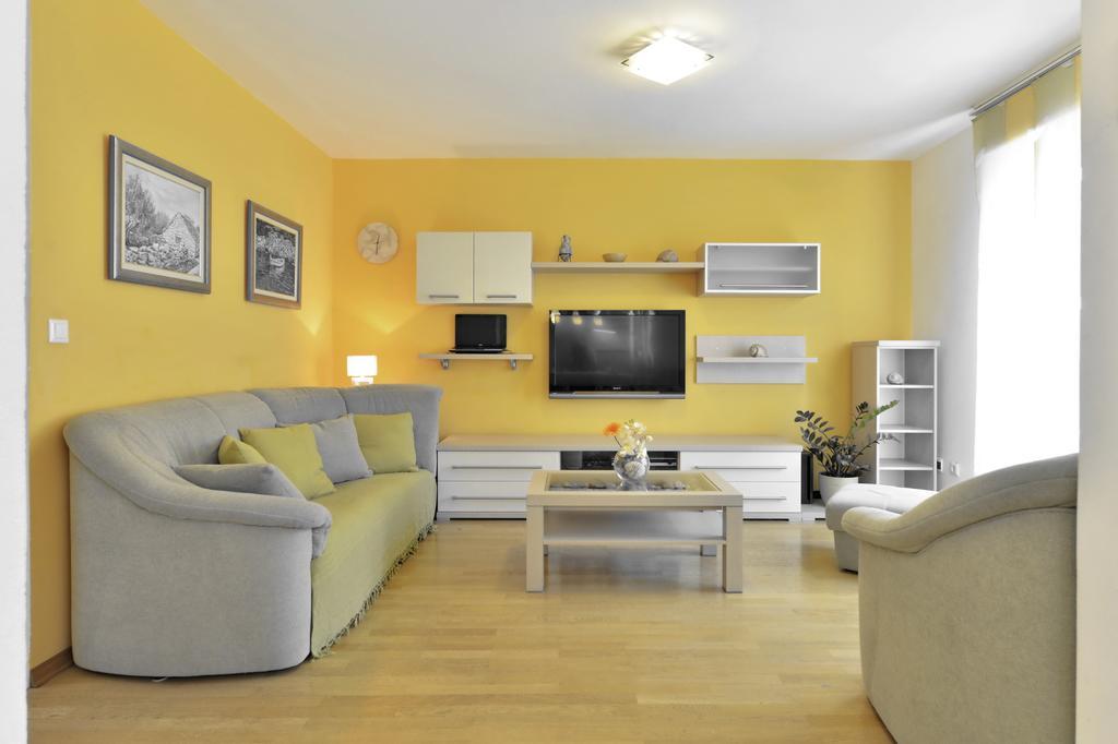 Cozy Beach Apartment Split Exterior photo